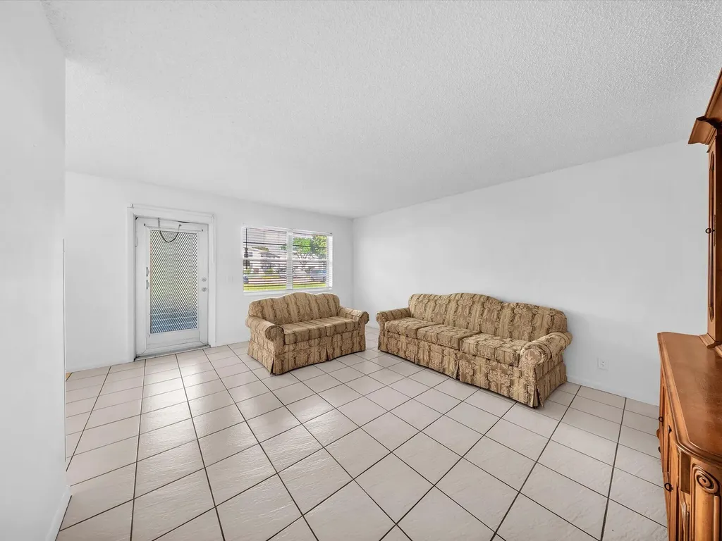 43 Windsor West Palm Beach FL 33417