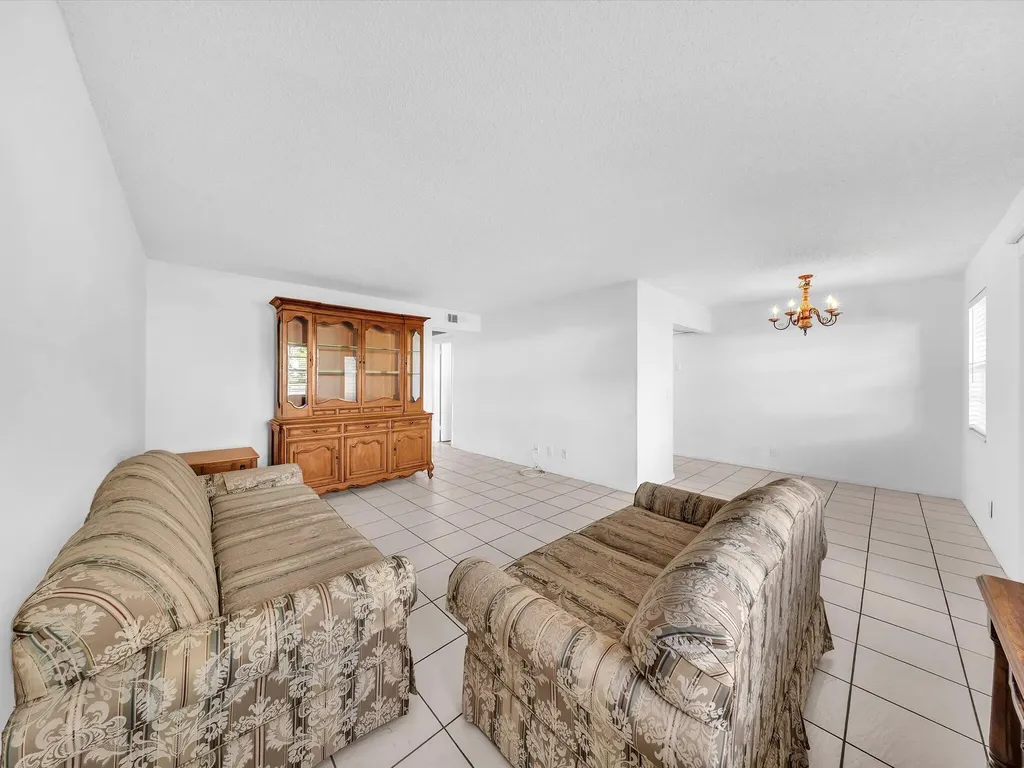 43 Windsor West Palm Beach FL 33417