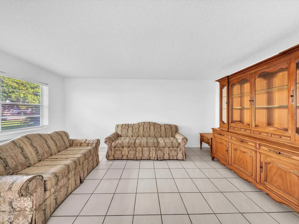 43 Windsor West Palm Beach FL 33417