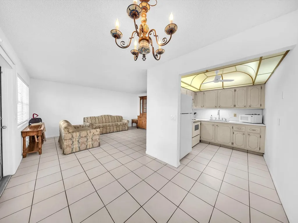 43 Windsor West Palm Beach FL 33417
