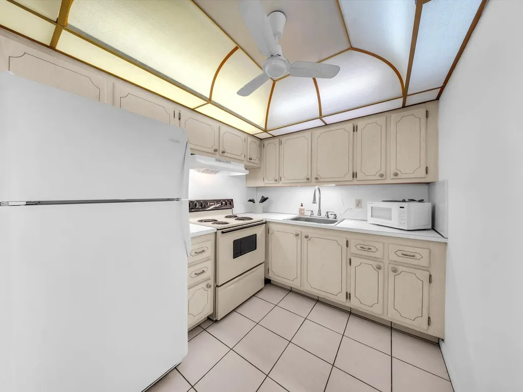 43 Windsor West Palm Beach FL 33417