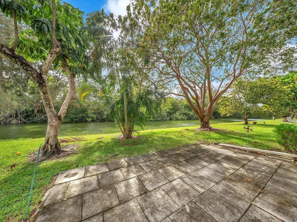 43 Windsor West Palm Beach FL 33417