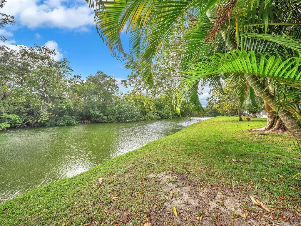 43 Windsor West Palm Beach FL 33417
