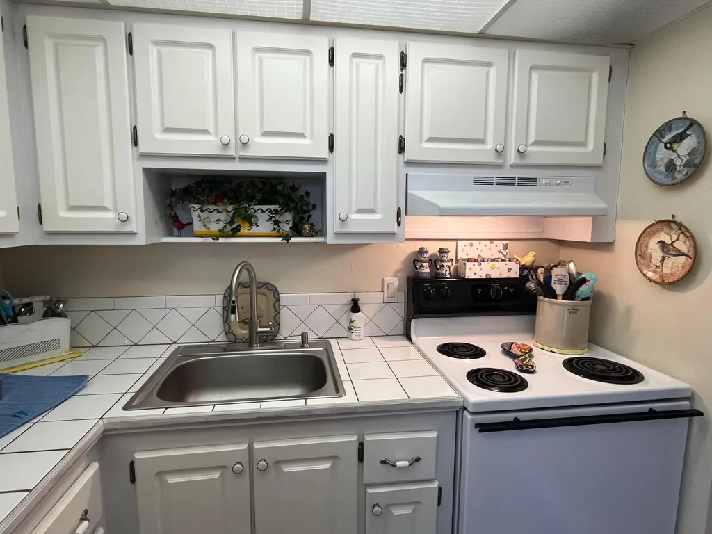 2191 NE 1st Court Boynton Beach FL 33435