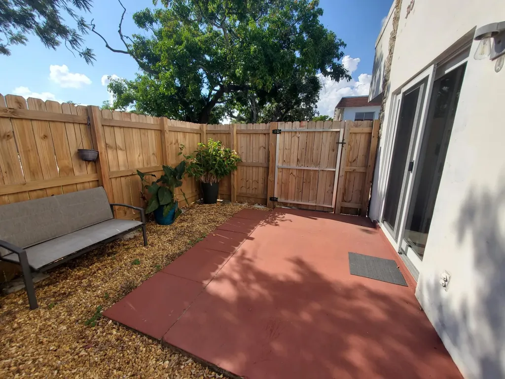 313 SW 1st Court SW Pompano Beach FL 33060