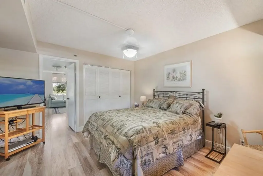 5340 NW 2nd Avenue NW Boca Raton FL 33487