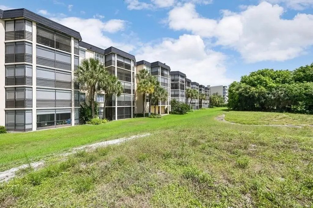 5340 NW 2nd Avenue NW Boca Raton FL 33487