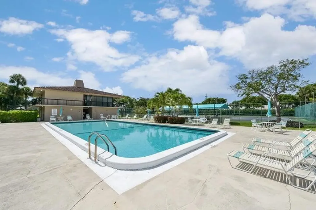 5340 NW 2nd Avenue NW Boca Raton FL 33487