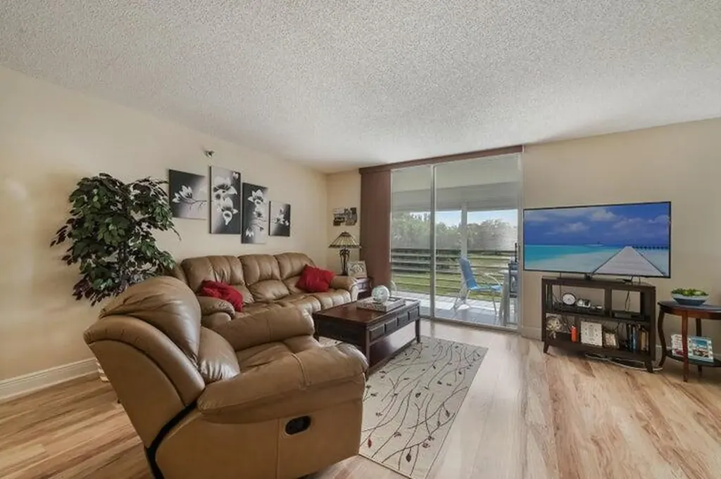 5340 NW 2nd Avenue NW Boca Raton FL 33487