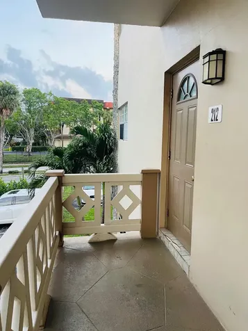 5051 W Oakland Park Boulevard W Lauderdale Lakes FL 33313