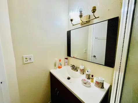 5051 W Oakland Park Boulevard W Lauderdale Lakes FL 33313