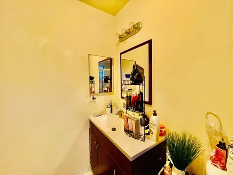 5051 W Oakland Park Boulevard W Lauderdale Lakes FL 33313