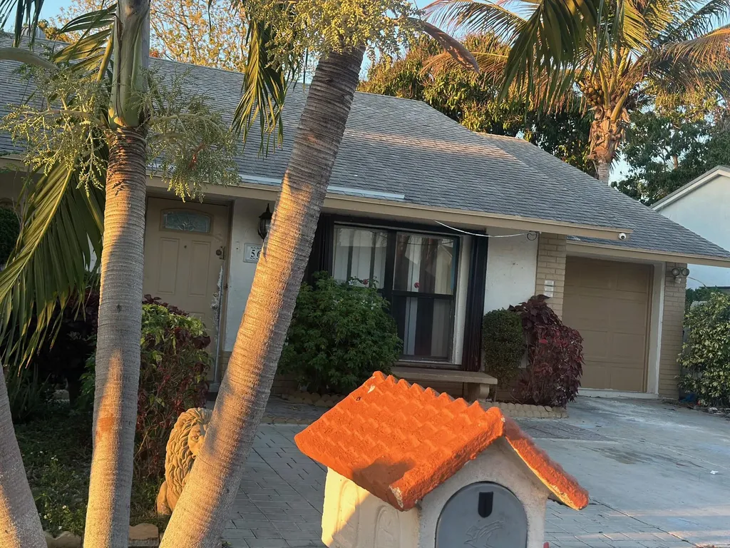 5654 E Ithaca Circle Circle E Lake Worth FL 33463