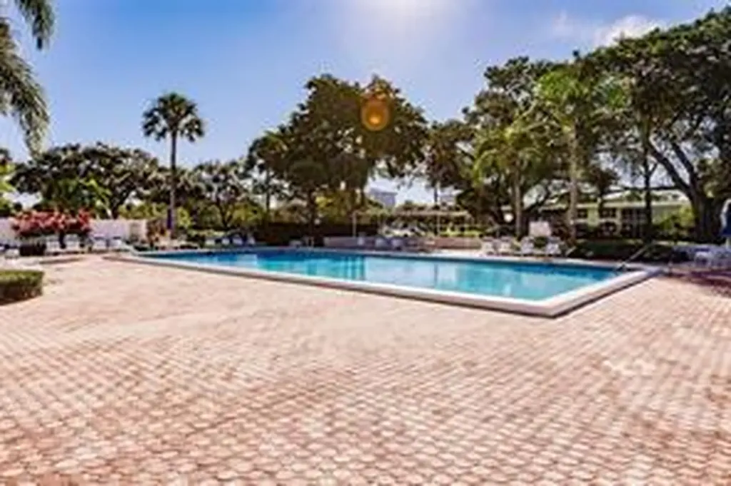 605 Oaks Drive Pompano Beach FL 33069