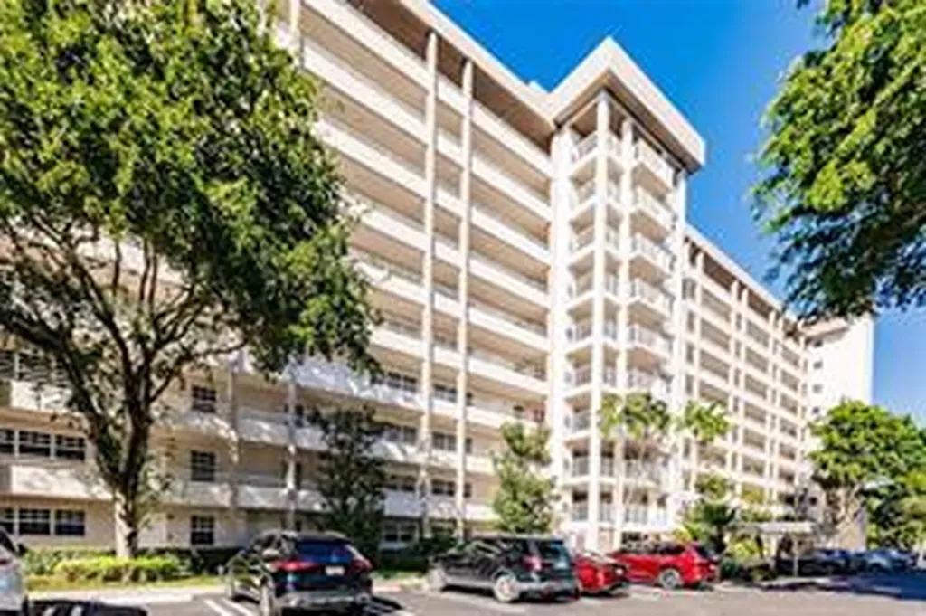 605 Oaks Drive Pompano Beach FL 33069