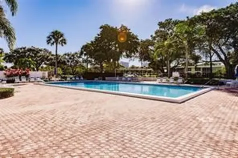605 Oaks Drive Pompano Beach FL 33069