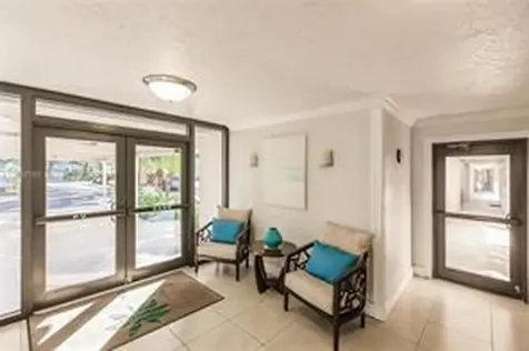 605 Oaks Drive Pompano Beach FL 33069
