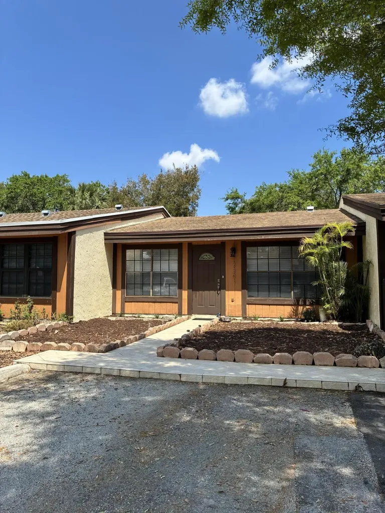 2301 Buttonwood Avenue Pembroke Pines FL 33026