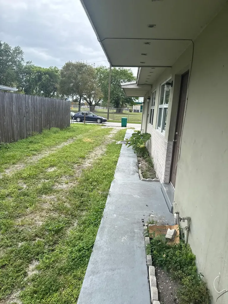 5521 SW 34th Street Pembroke Park FL 33023