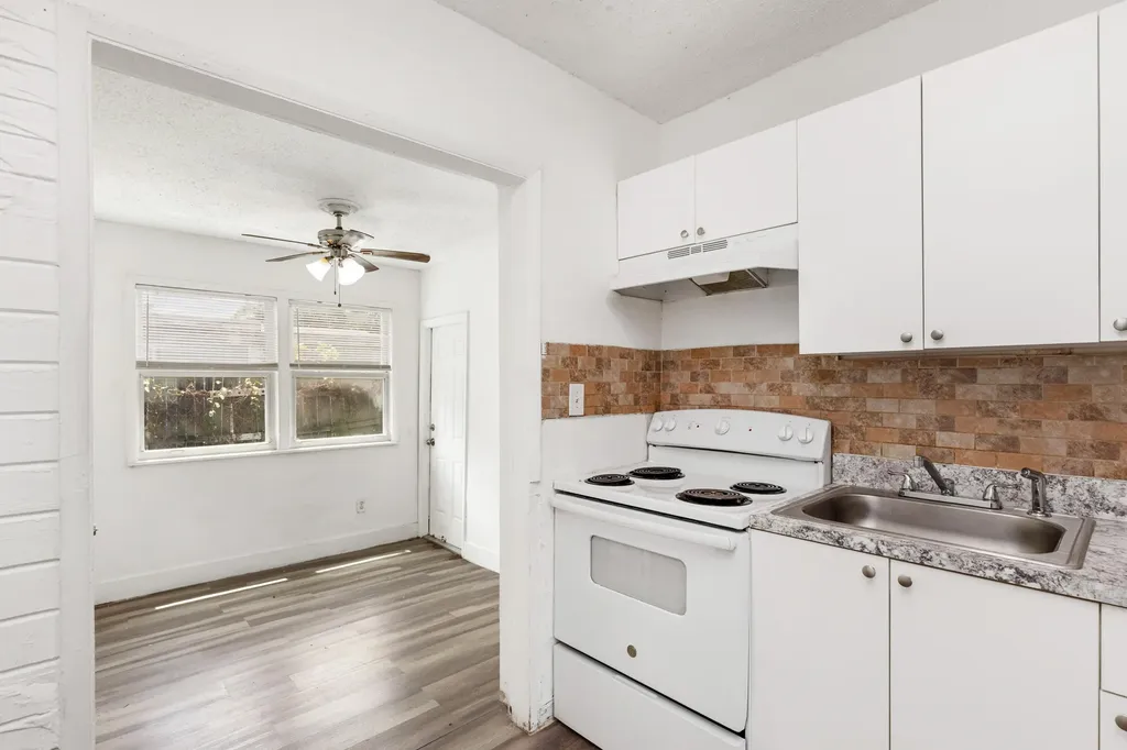 5521 SW 34th Street Pembroke Park FL 33023