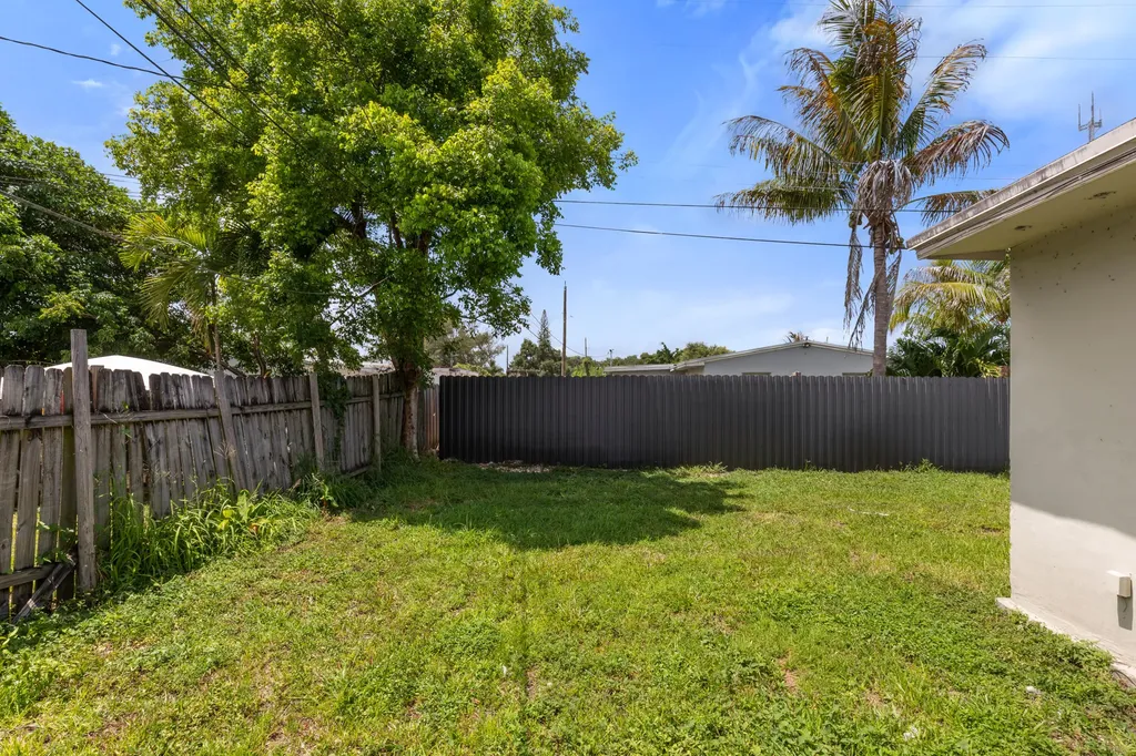 5521 SW 34th Street Pembroke Park FL 33023