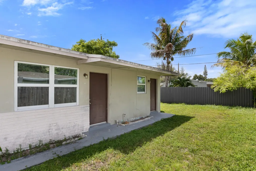 5521 SW 34th Street Pembroke Park FL 33023