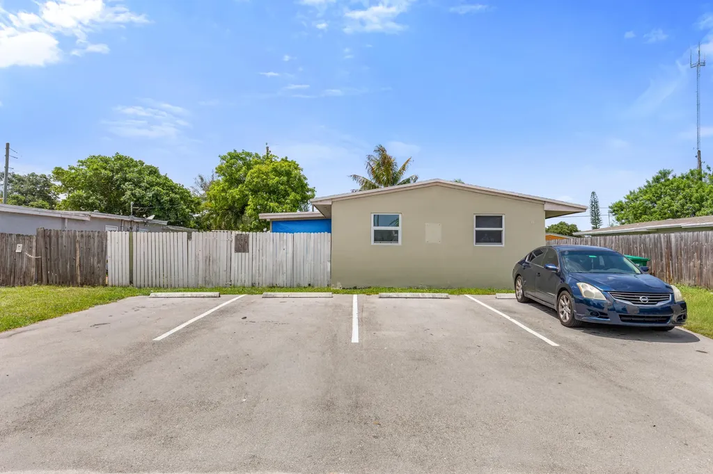 5521 SW 34th Street Pembroke Park FL 33023