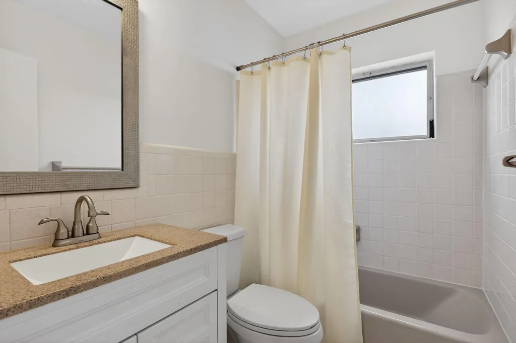 371 SE 1st Avenue Pompano Beach FL 33060