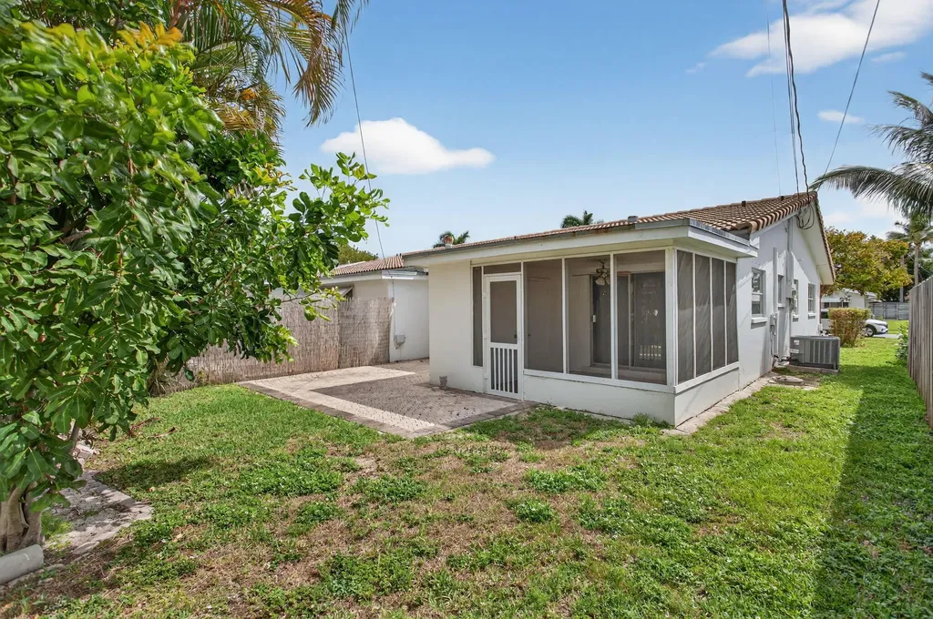 371 SE 1st Avenue Pompano Beach FL 33060