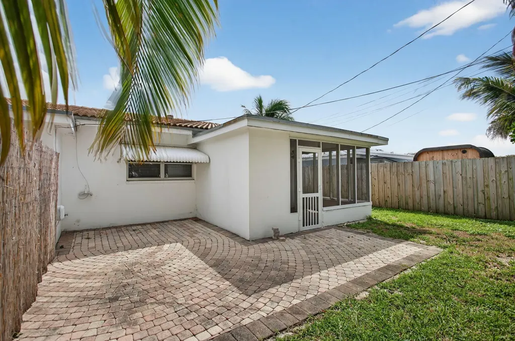 371 SE 1st Avenue Pompano Beach FL 33060
