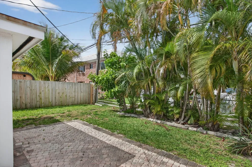 371 SE 1st Avenue Pompano Beach FL 33060
