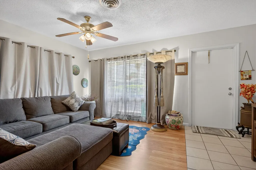 371 SE 1st Avenue Pompano Beach FL 33060