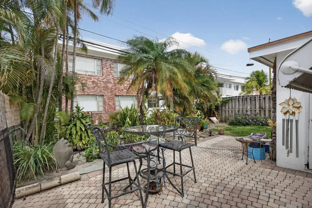 371 SE 1st Avenue Pompano Beach FL 33060