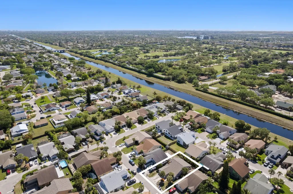 8584 Shawe Way Boca Raton FL 33433