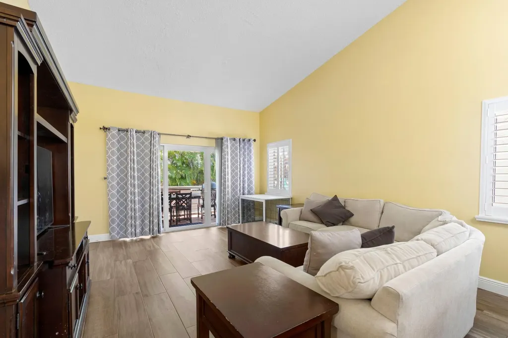 8584 Shawe Way Boca Raton FL 33433