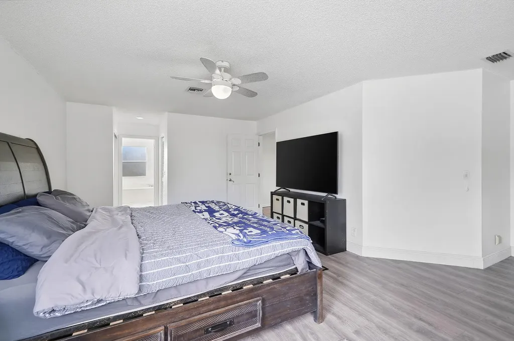 9378 NW 8th Circle Plantation FL 33324