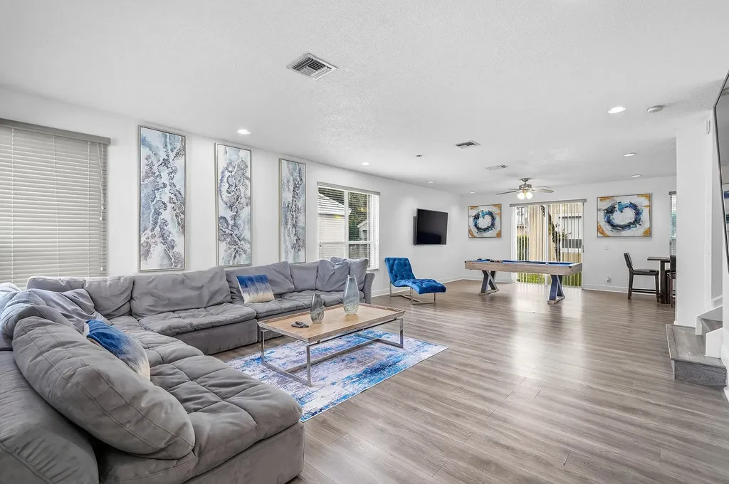 9378 NW 8th Circle Plantation FL 33324