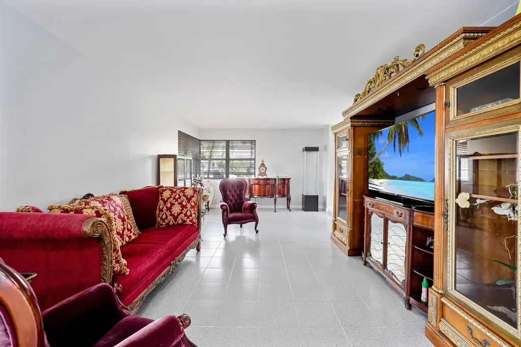 6840 W Wedgewood Avenue Davie FL 33331