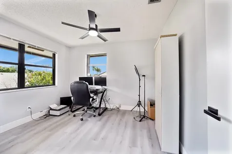 6840 W Wedgewood Avenue Davie FL 33331