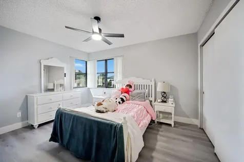 6840 W Wedgewood Avenue Davie FL 33331