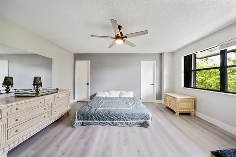 6840 W Wedgewood Avenue Davie FL 33331