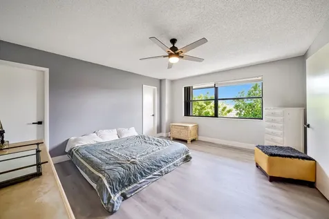 6840 W Wedgewood Avenue Davie FL 33331