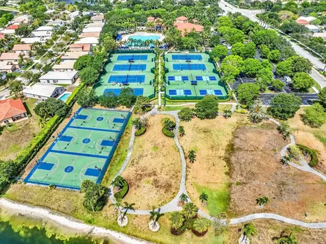 6840 W Wedgewood Avenue Davie FL 33331