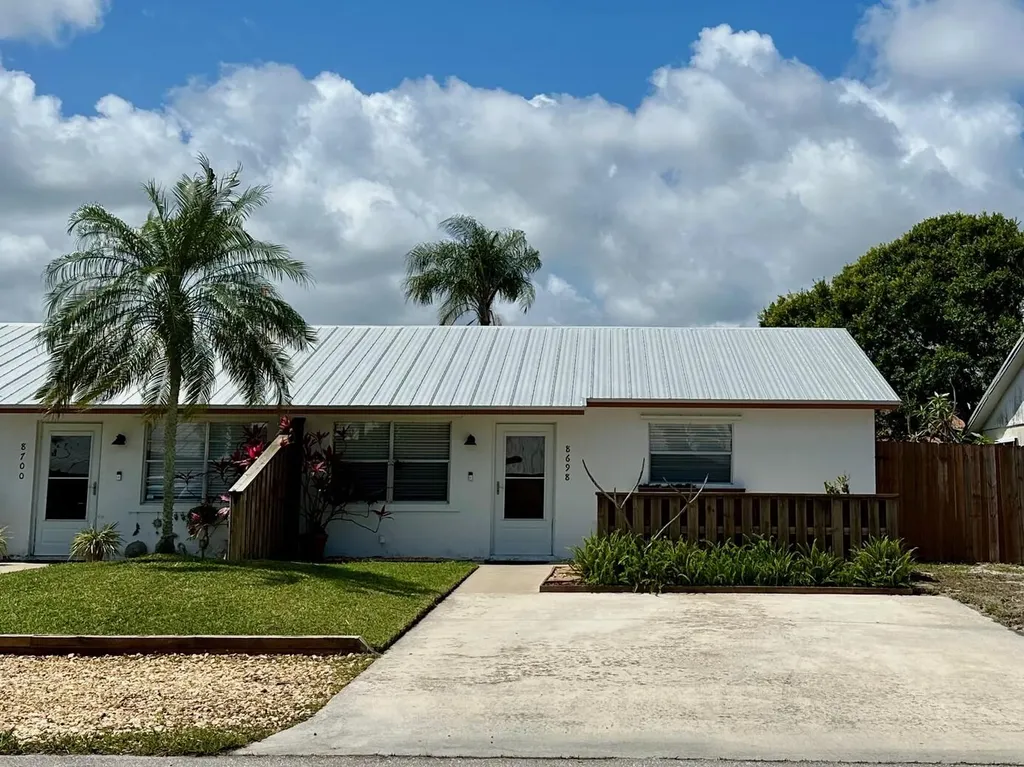 8698 SE Hobe Ridge Avenue Hobe Sound FL 33455