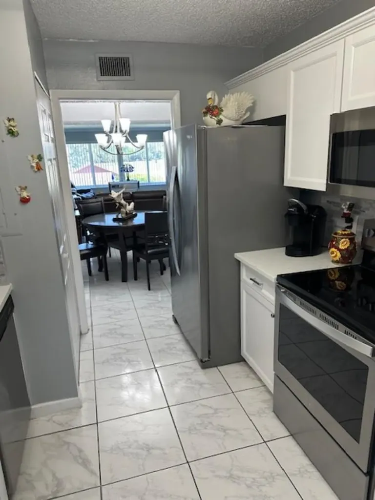 6768 N 10th Avenue Avenue N Lake Worth FL 33467