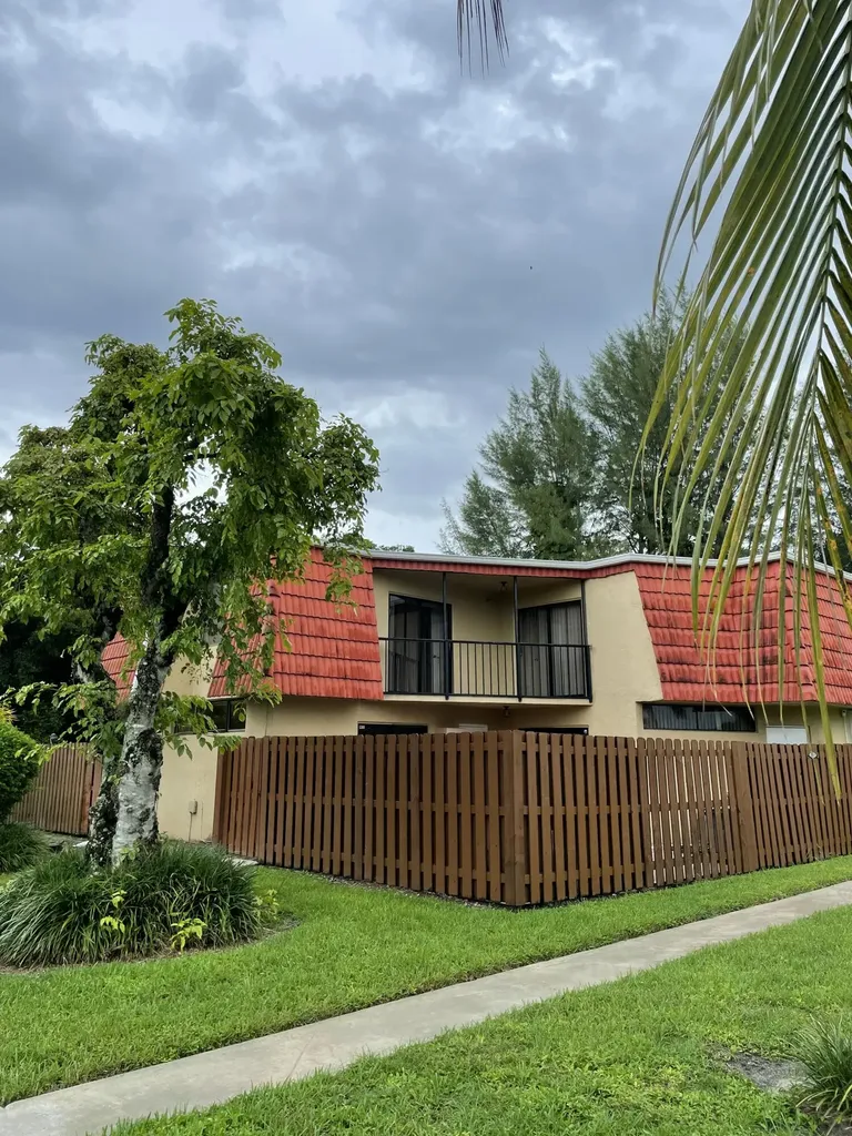 22976 Oxford Place Boca Raton FL 33433