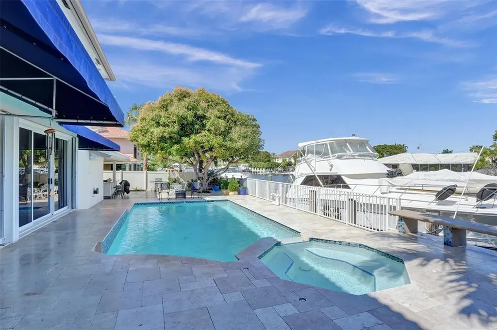 2875 NE 25th Court Fort Lauderdale FL 33305