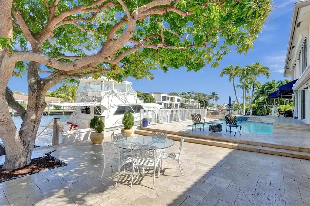 2875 NE 25th Court Fort Lauderdale FL 33305