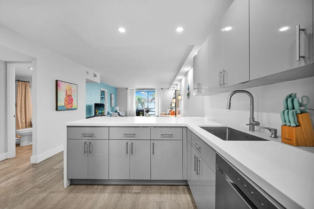 400 SE 10th Street Deerfield Beach FL 33441