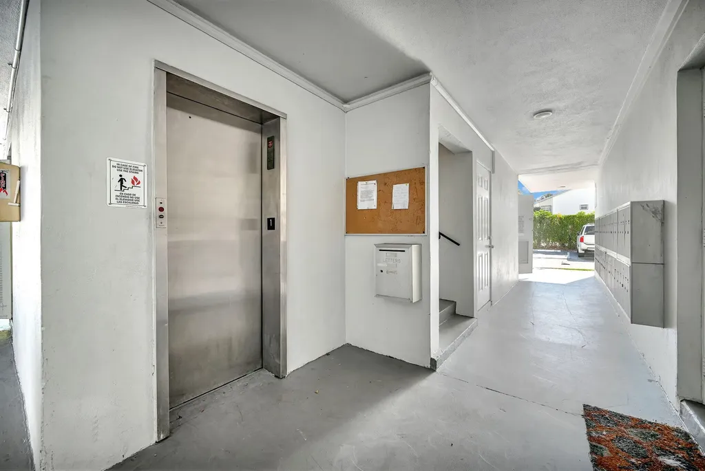 400 SE 10th Street Deerfield Beach FL 33441